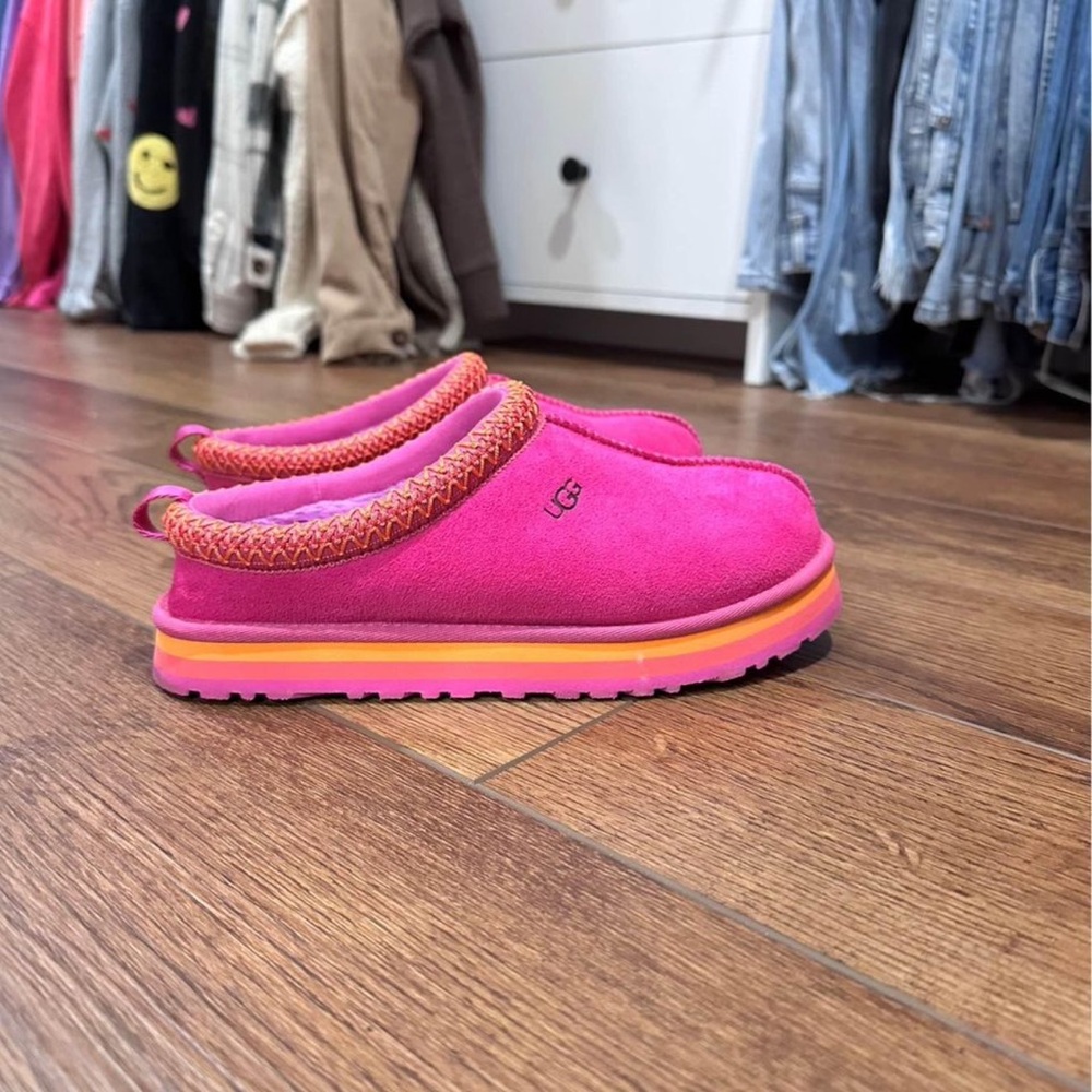 LIKE NEW pink Uggs